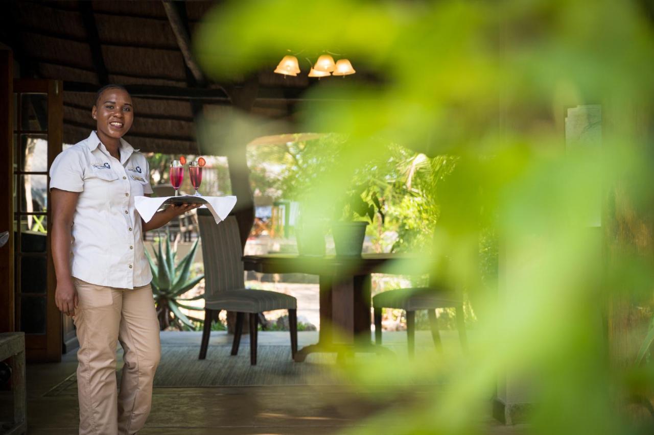 Lodge Kambaku Safari *